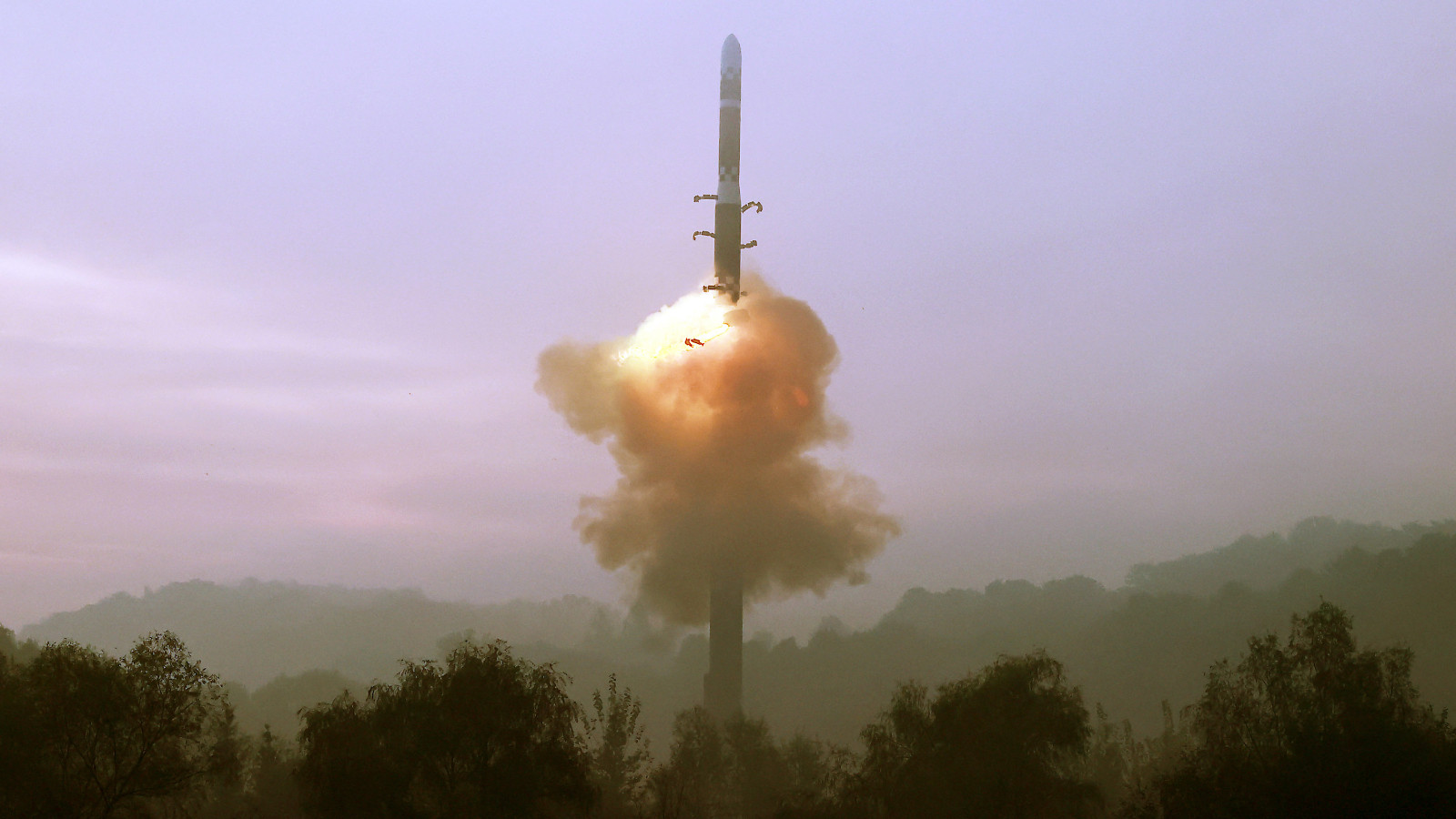 Ucraina a atacat o importantă rafinărie din Rusia cu rachete britanice. VIDEO