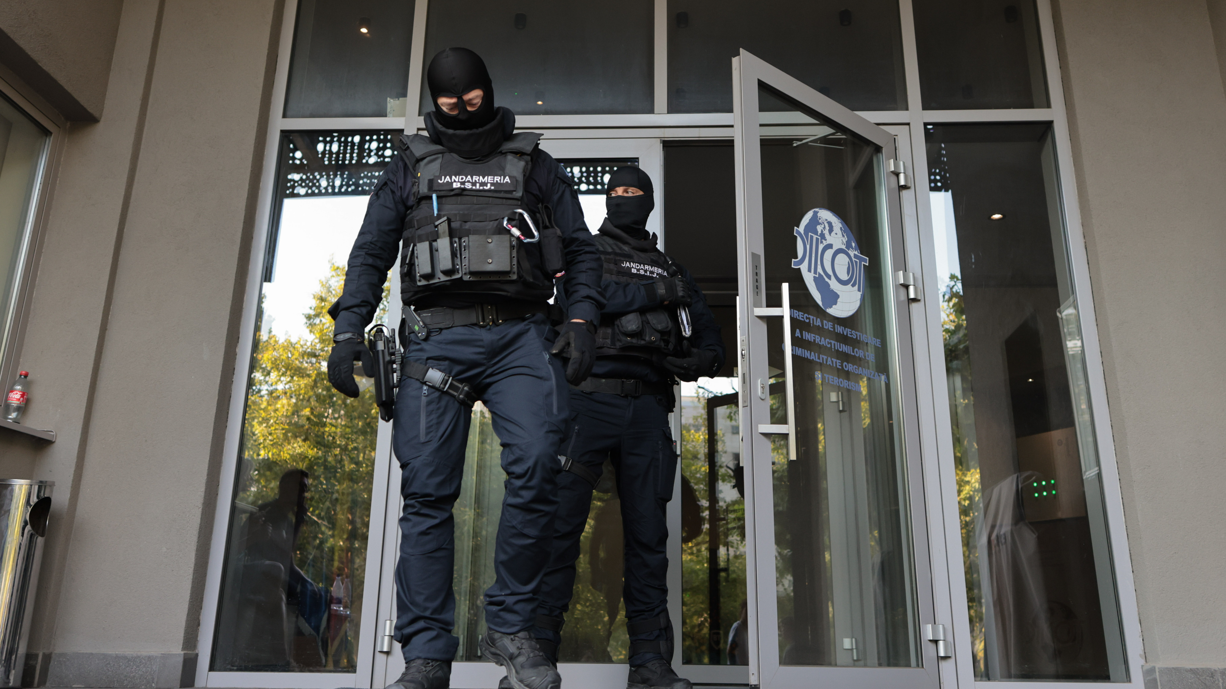 Percheziţii DIICOT în Bucureşti şi Vâlcea într-un dosar de spălare de bani. Instituţii din ţară şi străinătate, prejudiciate
