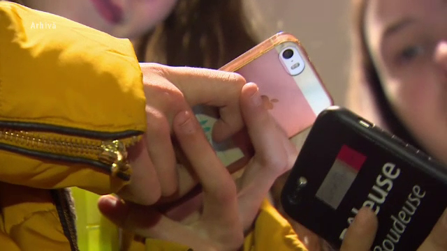 Studiu: Doar 50% dintre părinții din România folosesc instrumente de control parental pentru copiii lor, pe internet