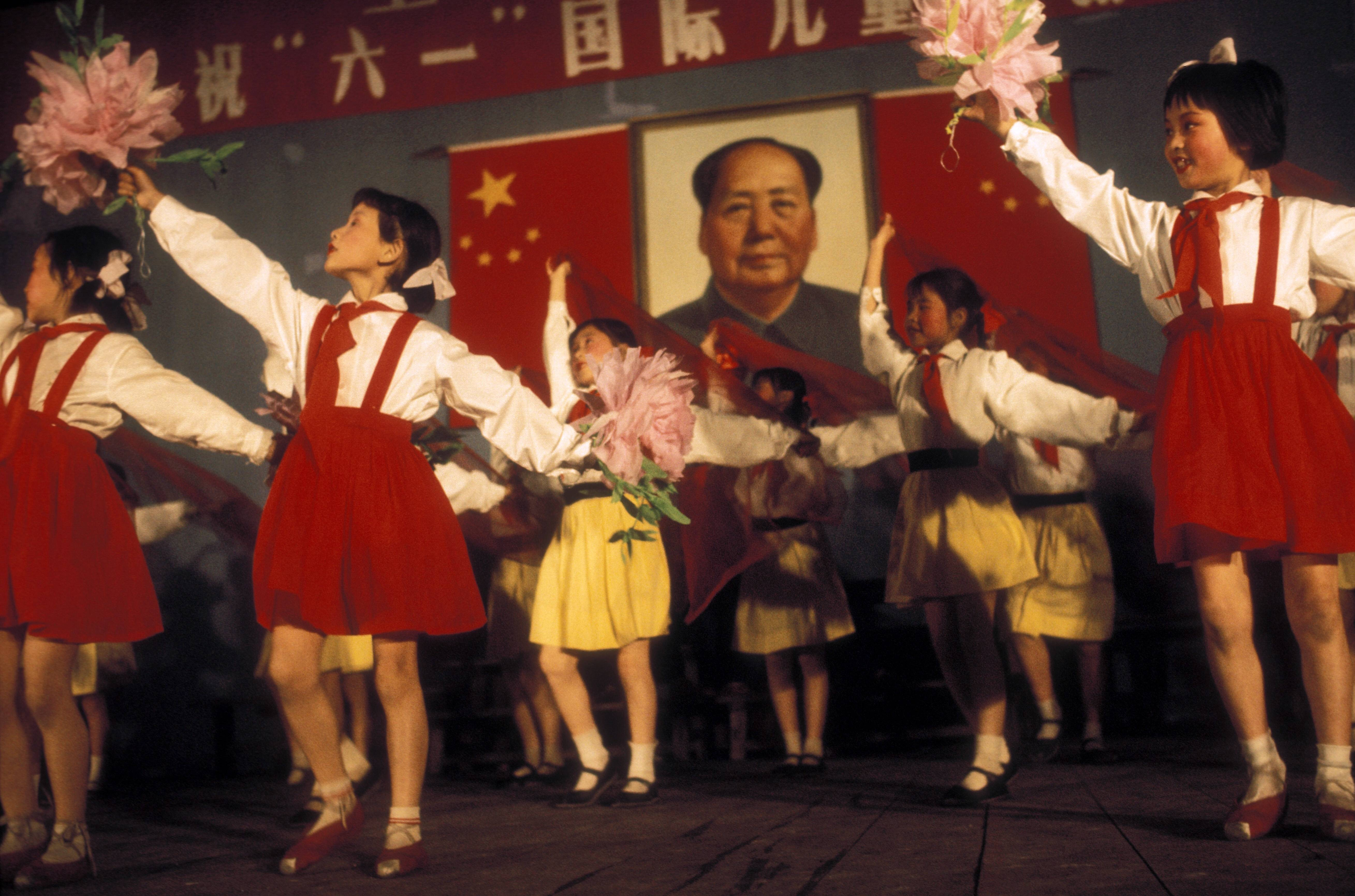 Suprema ironie a Chinei: ”Trump e ca Mao Zedong”, elimină ”burghezii” intelectuali pentru consolidarea propriei puteri