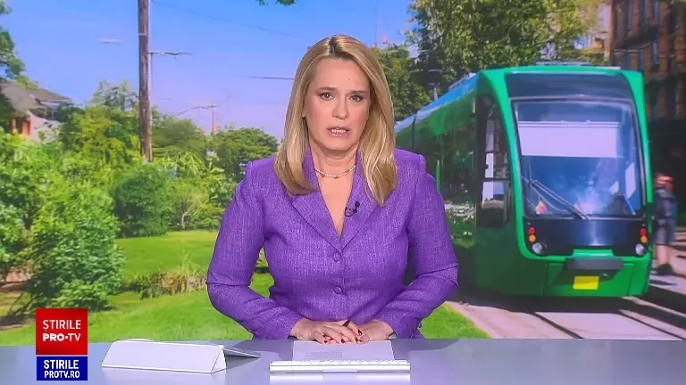 Un tramvai a pornit singur din depou la Arad, a lovit două mașini și a intrat într-un alt tramvai cu pasageri. Sunt 7 răniți