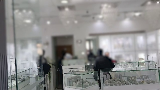 Doi şefi din Poliţia Timiş, reţinuţi pentru contrabandă cu bijuterii şi spălare de bani. Adjunctul IPJ, sub control judiciar