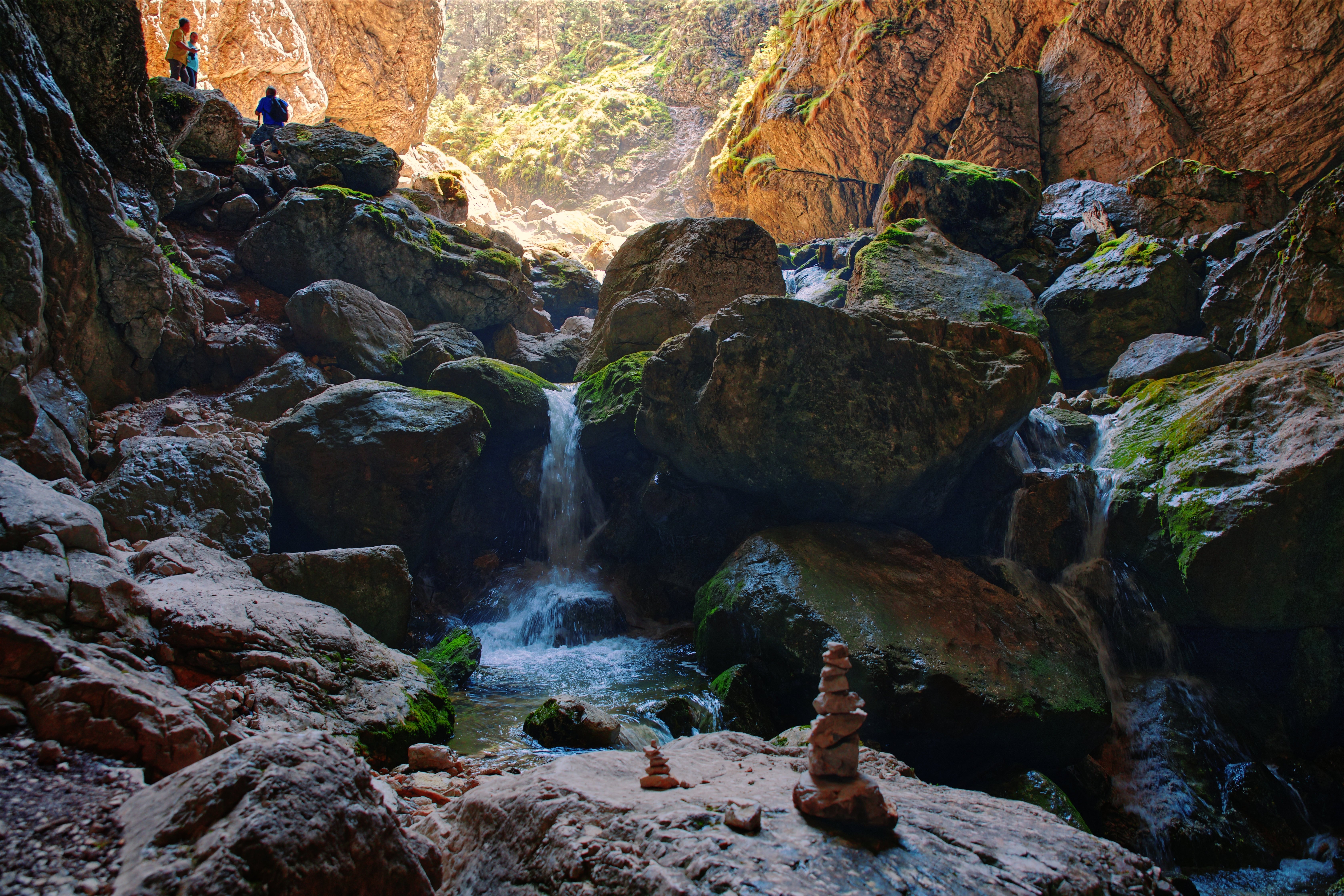 Peștera Cetățile Ponorului din Munții Apuseni, Bihor. Cea mai spectaculoasă peșteră din România pentru explorare și turism