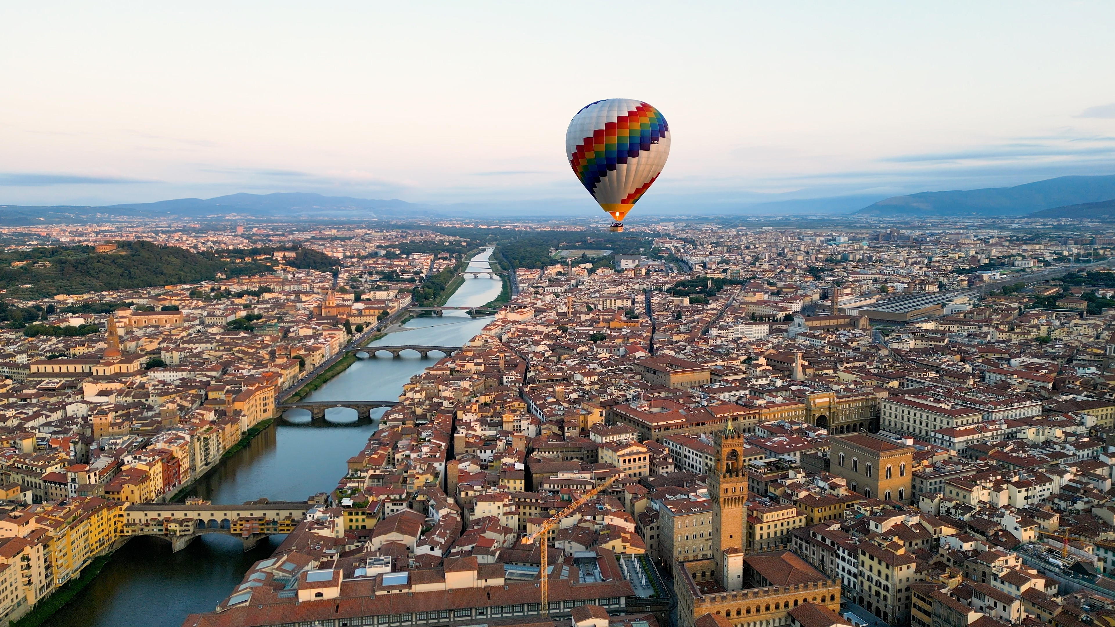 Florența – ghid turistic pentru o vacanță romantică în Italia. Artă, atracții și experiențe culturale în inima Toscanei