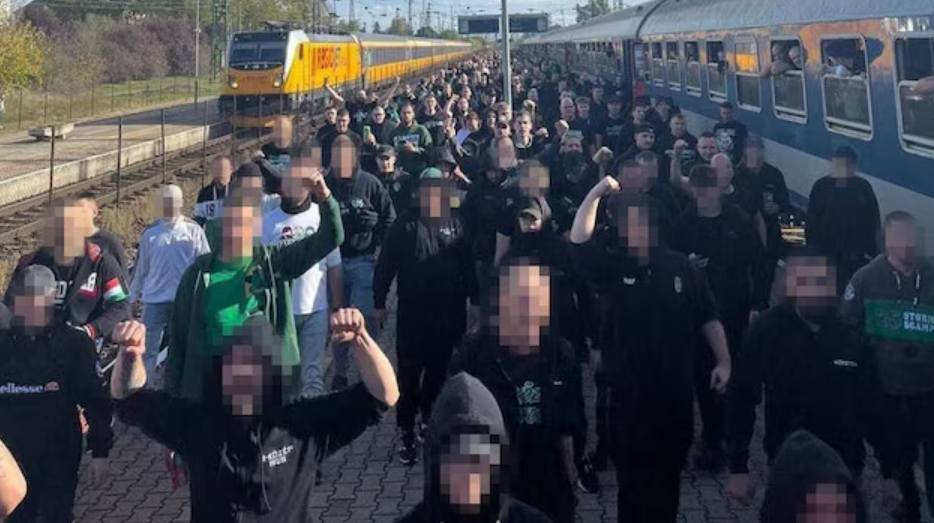 Scandal diplomatic. Peste 600 de suporteri unguri au fost întorși la granița cu Austria de Ministerul de Interne