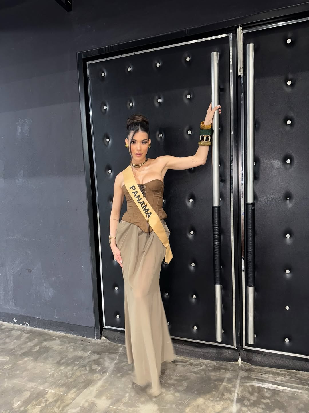 Moment stânjenitor pe scena unui concurs de frumusețe. Miss Panama urcă din greșeală pe scenă în locul Miss Paraguay. VIDEO