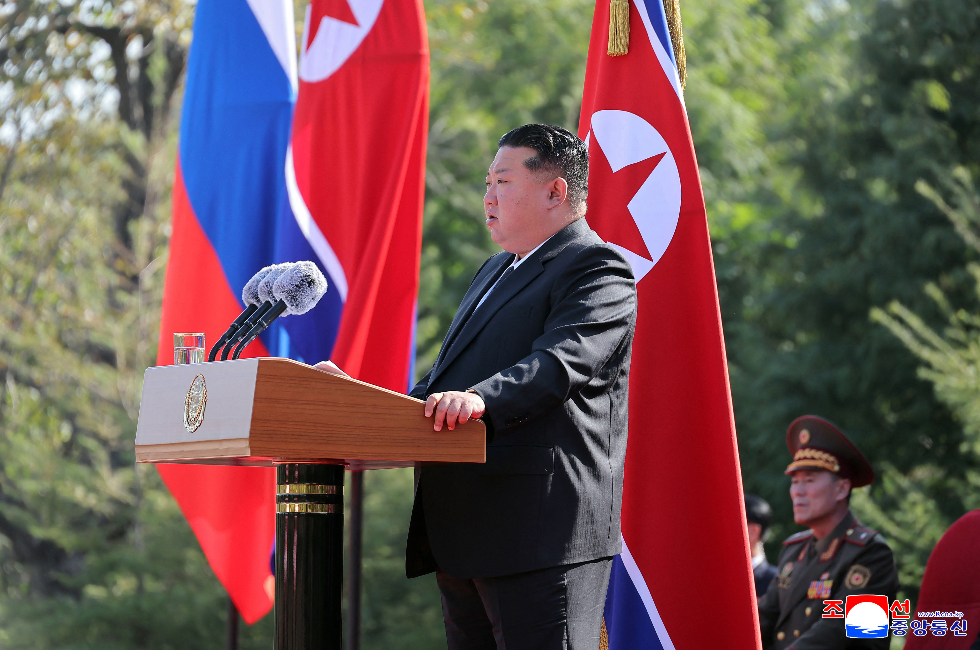 Kim Jong Un ordonă extinderea producției de rachete. Phenianul pregătește noi uzine pentru cererea militară în creștere