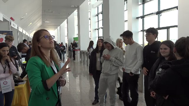 Primul târg din România pentru „locurile de muncă verzi” a început la Oradea. Ofertă: montarea fotovoltaicelor pe balcon