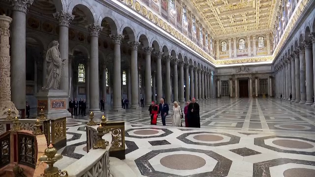 Ce cadouri și-au făcut regele Charles și Papa Leon la slujba de reconciliere a celor două biserici. Confratele regal și papal