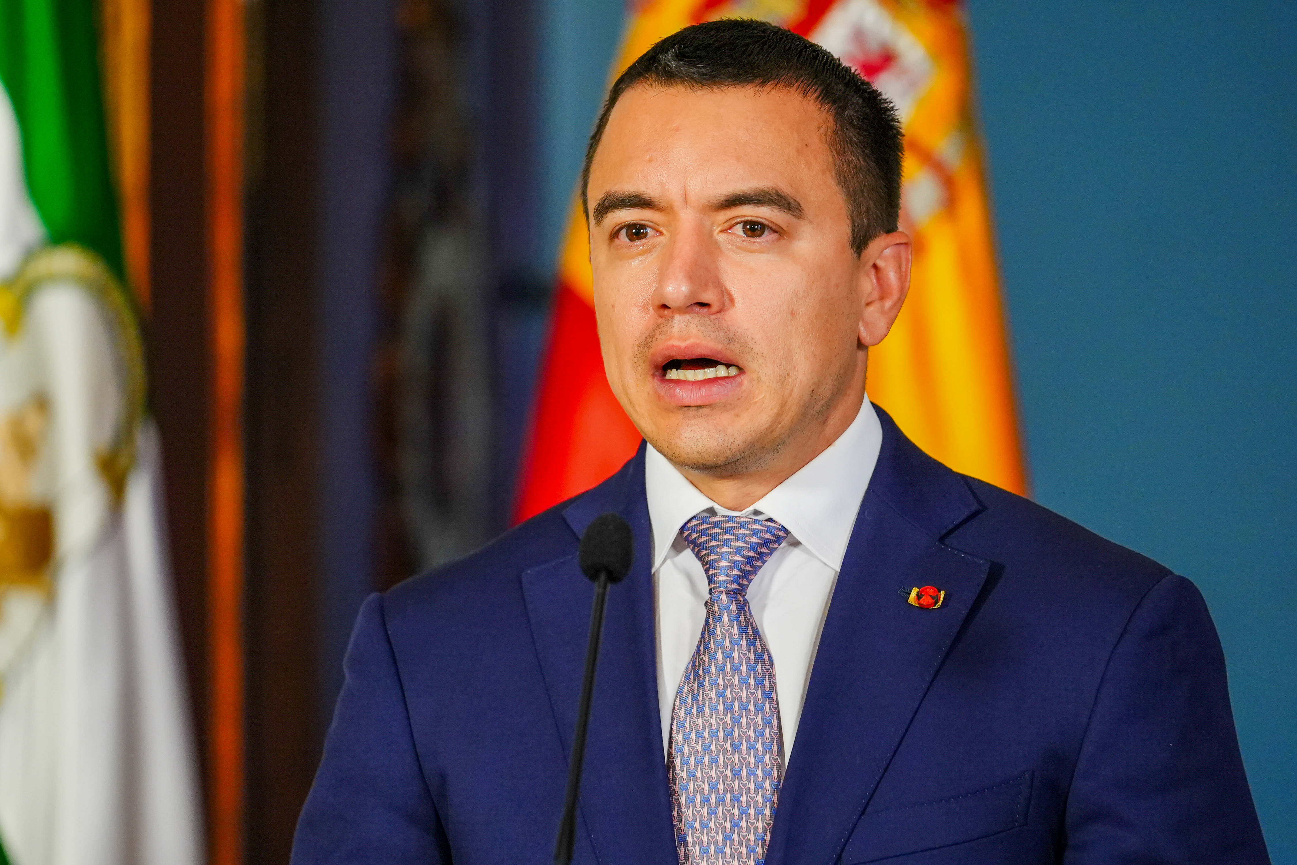 Președintele Ecuadorului a susținut că a fost vizat de o tentativă de otrăvire cu bomboane de ciocolată: „Am depus plângere”