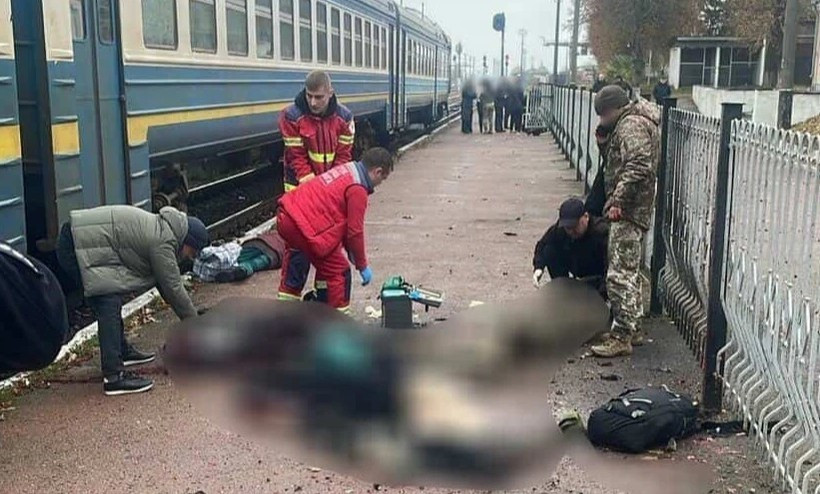 Patru morţi şi 12 răniţi după ce un bărbat a detonat un dispozitiv exploziv pe peronul unei gări din Ucraina