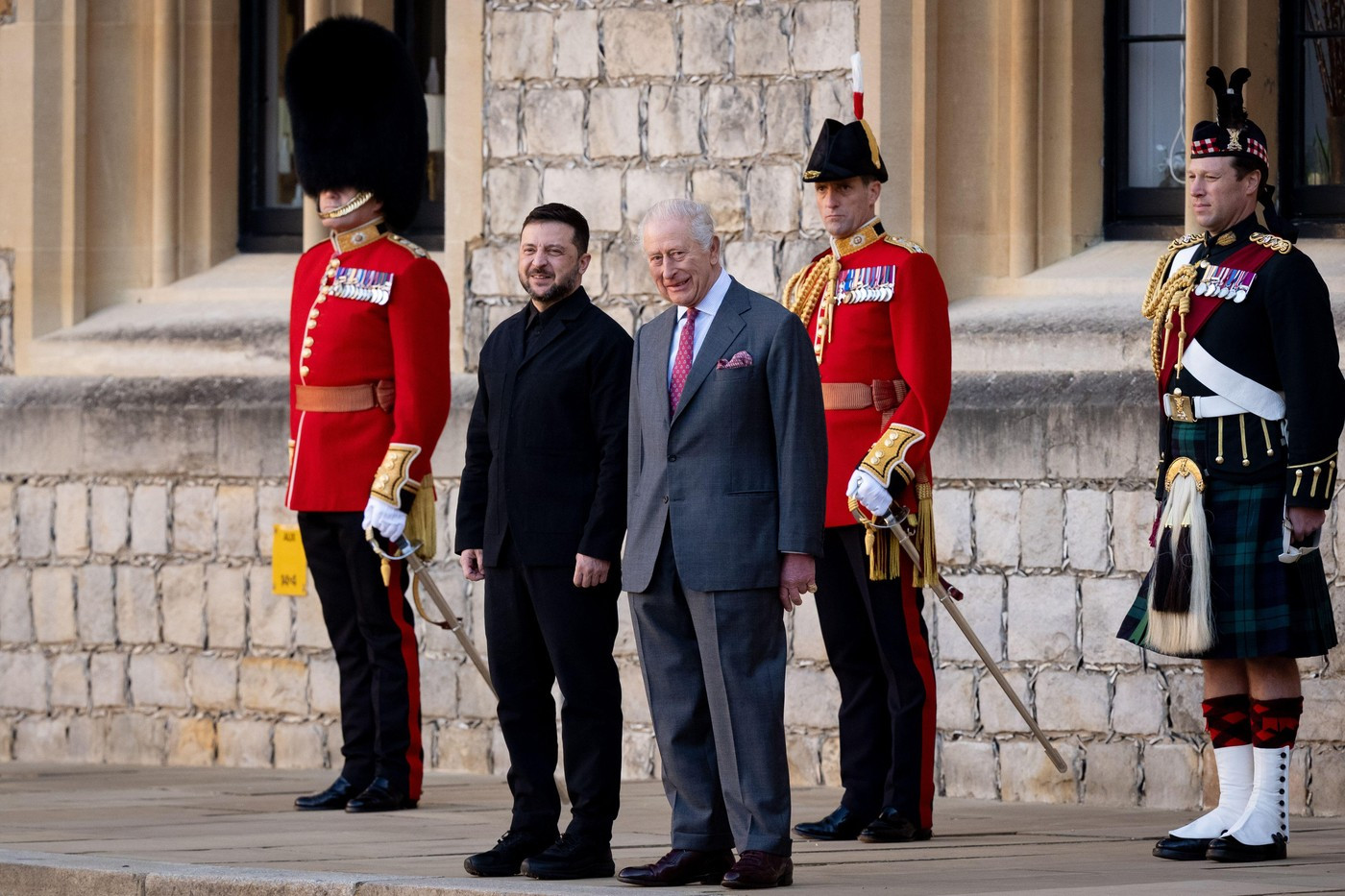 Zelenski, întâlnire cu regele Charles la Windsor, înaintea întrevederii țărilor din „Coaliția de voință” de la Londra. FOTO