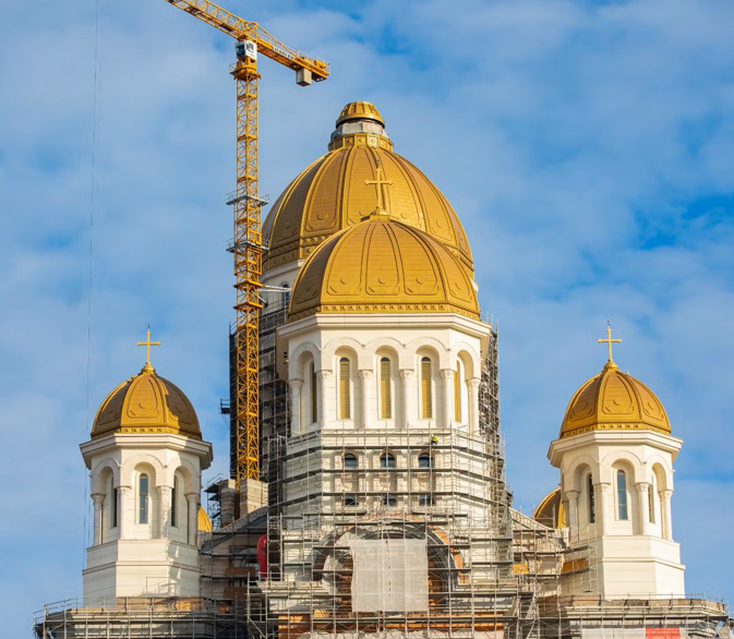 Mozaicul Catedralei Naționale, monumentală operă de artă bizantină din aur și sticlă de Murano. Când lumina sfințește piatra