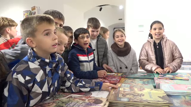 Târg de carte pentru copii, în Cetatea Alba Carolina. Editurile au pregătit reduceri de până la 50% pentru micuți