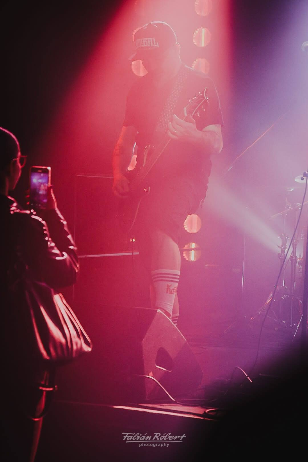 Formația de rock & metal alternativ Gri, album de debut: ”Dezrădăcinat”. ”Milioane de suflete sunt departe de locurile lor”