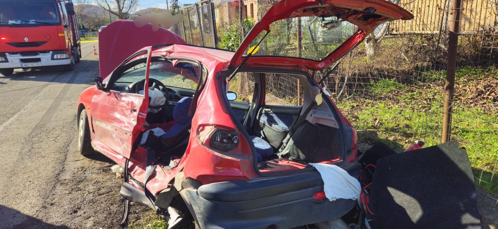 Accident grav în județul Bistrița-Năsăud. O femeie, blocată în autoturism. Două echipaje de pompieri au intervenit