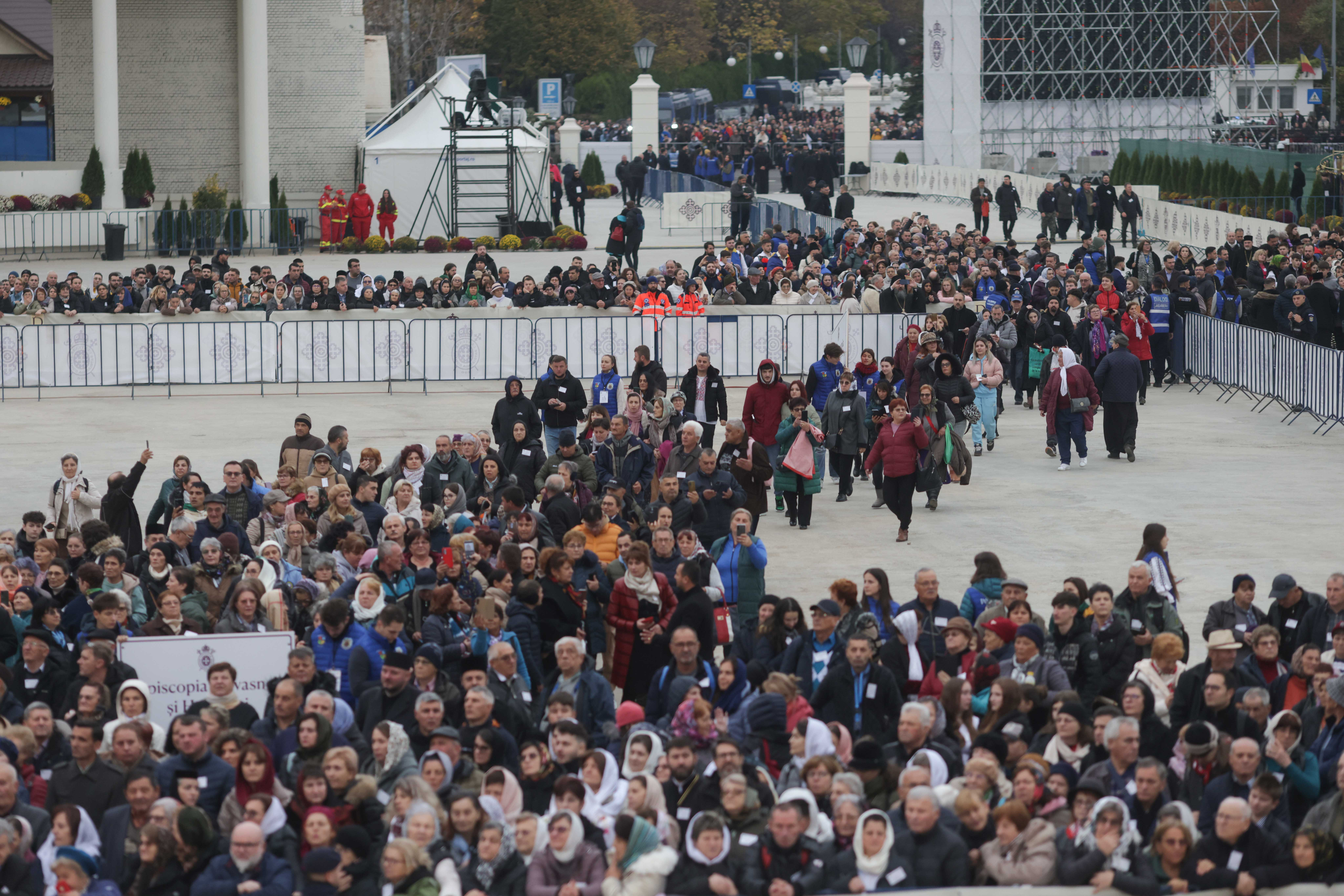 Credincioșii se pot închina în sfântul Altar al Catedralei până pe 31 octombrie, aproximativ 1.000 de persoane într-o oră