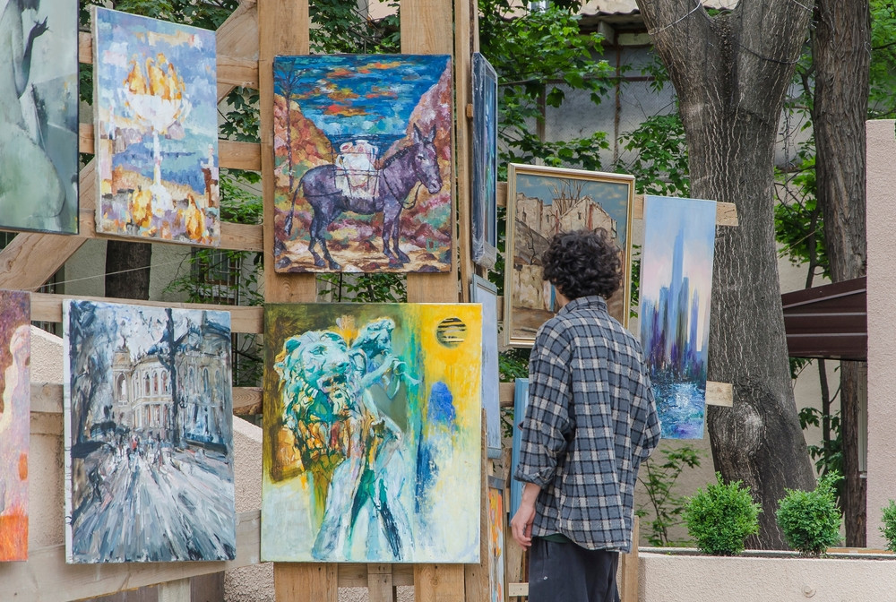 Un tablou cumpărat dintr-un târg cu 170 de euro s-a dovedit a fi o operă de artă. Cu cât a fost vândut la licitație