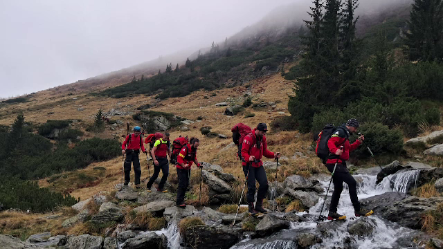 Trei turiști au murit în Munții Făgăraș, după ce au alunecat pe pante abrupte. Cadavrele nu au putut fi recuperate imediat