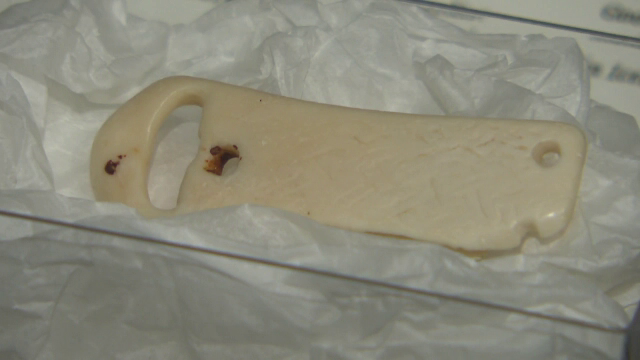 O fetiță de 8 ani a descoperit un artefact vechi de peste 1000 de ani pe o plajă din Islanda. Cui ar fi aparținut