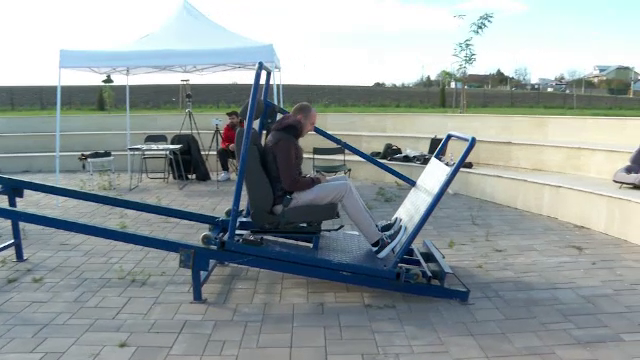 Tinerii din Iași au aflat în simulatoare cum e să ai un accident: ”Dacă nu purtați centura, o să fie tragic”