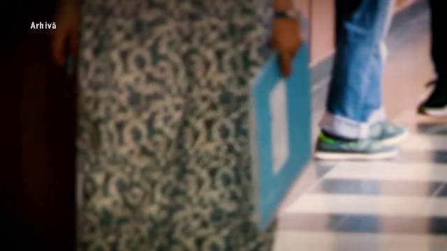 Scandal la un liceu din Iași. O profesoară de biologie a demisionat după ce elevii ar fi găsit-o pe un site de videochat