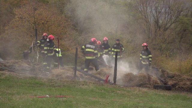 Un bărbat de 71 de ani a fost găsit carbonizat după un incendiu izbucnit de la o țigară