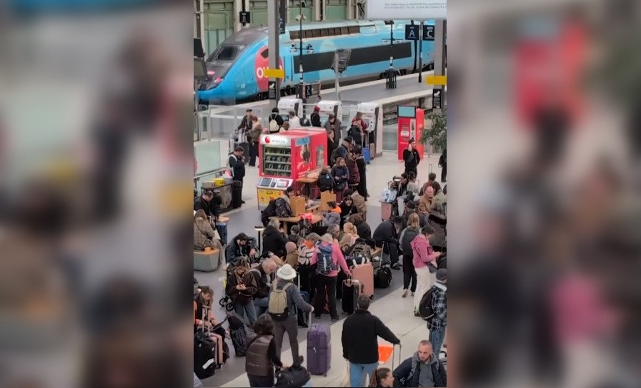 Reacția unui oficial francez despre atacatorii reţelei feroviare din Franța: „Au vizat camerele prin care se trag cablurile”