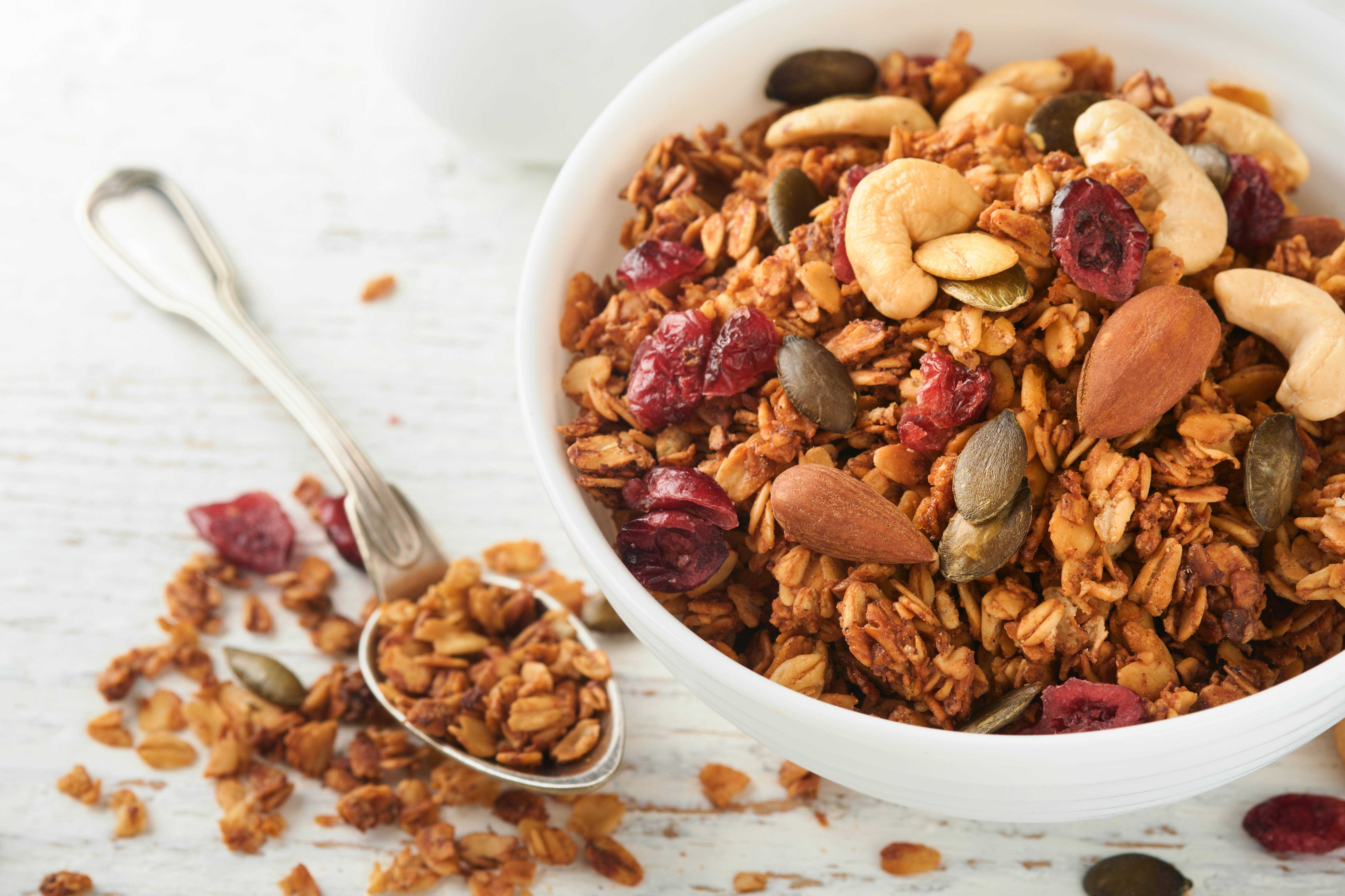 Granola de casă – rețetă sănătoasă, simplă și delicioasă pentru mic dejun sau gustări