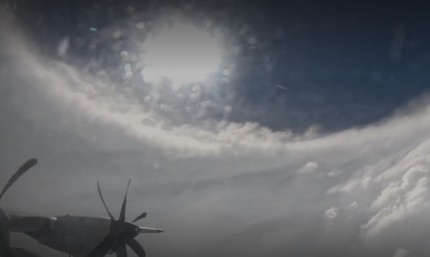 Imagini uluitoare din „ochiul” uraganului Melissa. Este cea mai puternică furtună de pe planetă din acest an | VIDEO