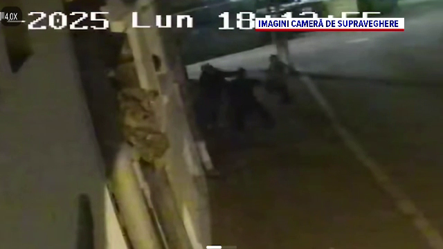 Momentul în care o femeie și fiul ei sunt bătuți de un bărbat din Făgăraș, în plină stradă. Care este motivul
