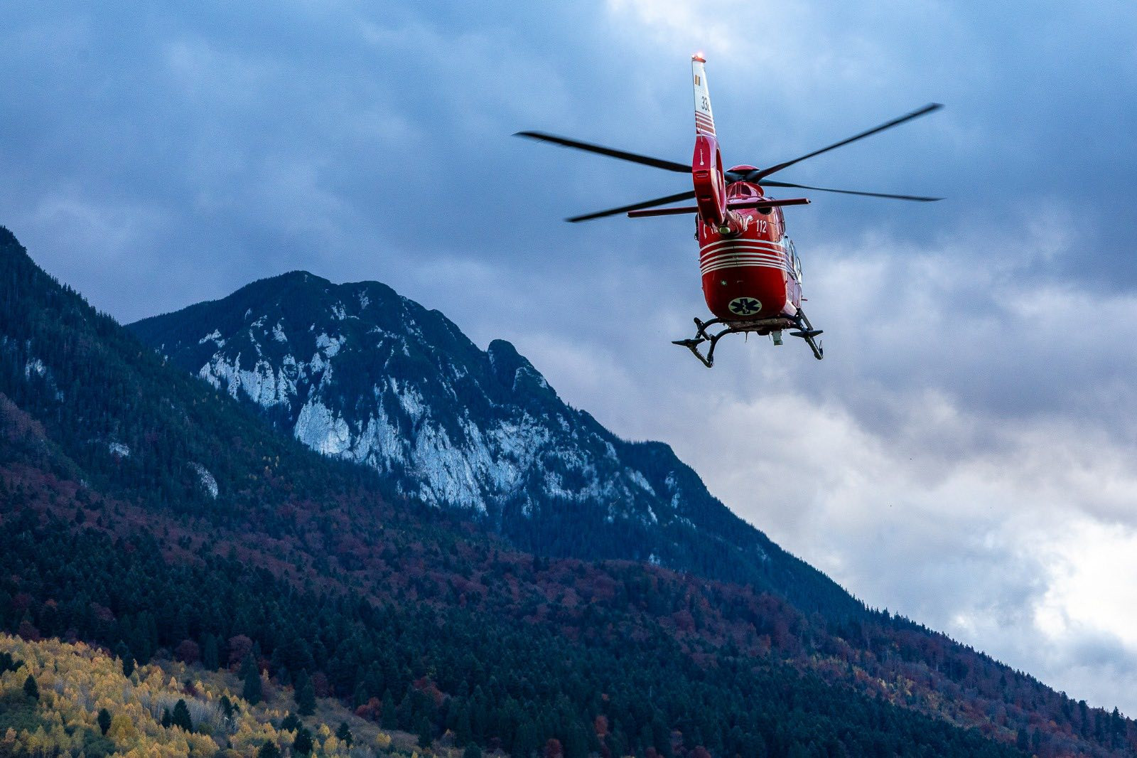 O nouă tragedie în munții României. Un bărbat a murit, după ce a căzut în gol aproape 300 de metri în Piatra Craiului