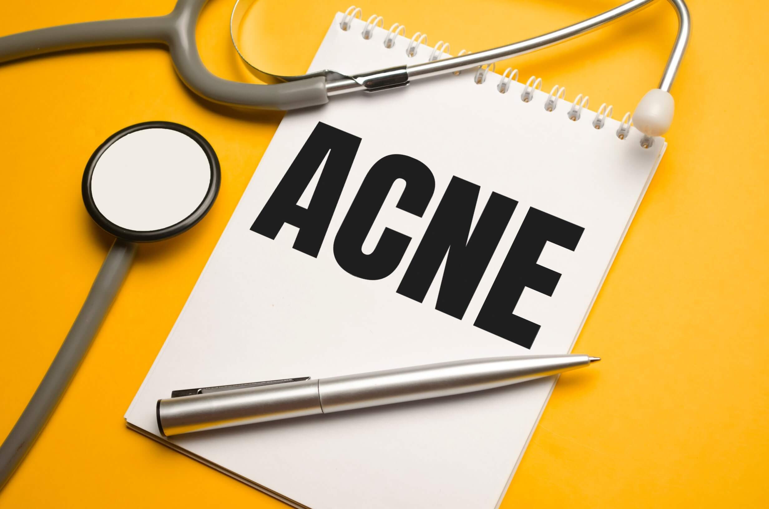 (P) Acnee: Top 3 greșeli care-ți afectează tenul cu tendință acneică