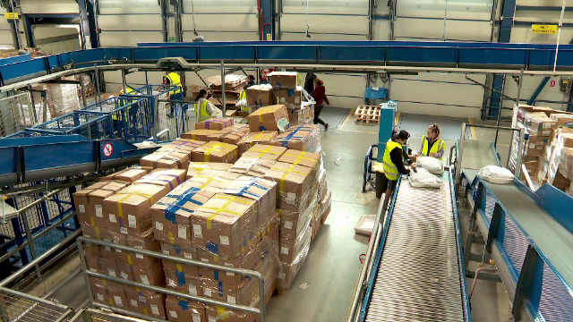 Unele magazine au „furat” startul de Black Friday. Firmele de curierat se pregătesc de un număr record de comenzi