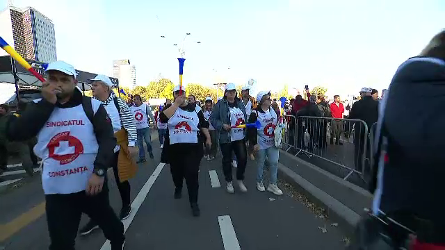 Mica victorie obținută în stradă de sindicaliști, în timp ce la Guvern se dezbătea salariul minim: 10 lei