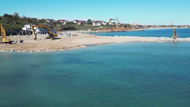 În zonele unde au fost extinse plajele urmează să fie plantate alge în apă. De ce nu se fac lucrări și în Vama Veche