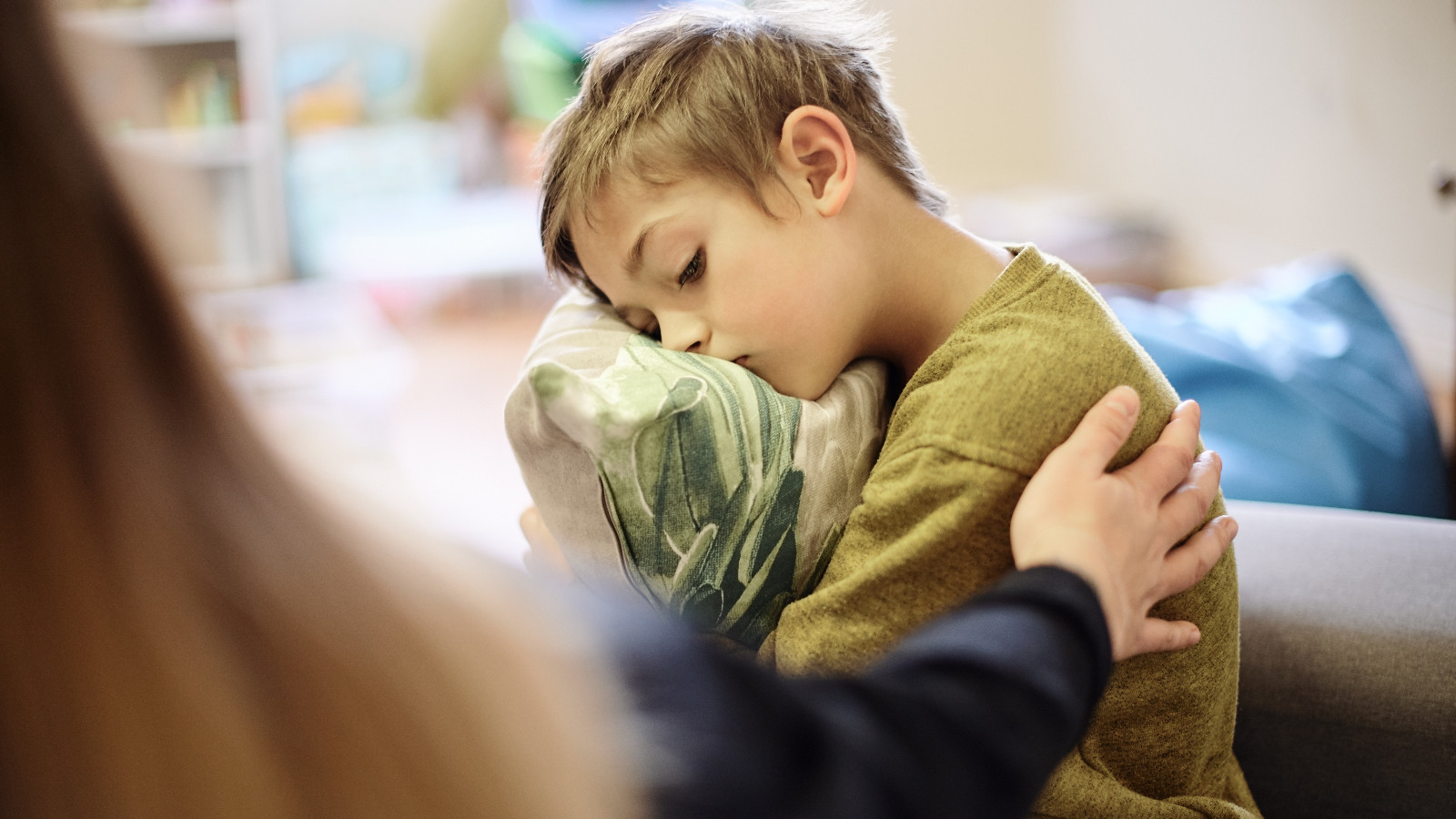 Anxietatea afectează tot mai mulți copii. Terapia cognitiv-comportamentală îi ajută să gestioneze gândurile negative