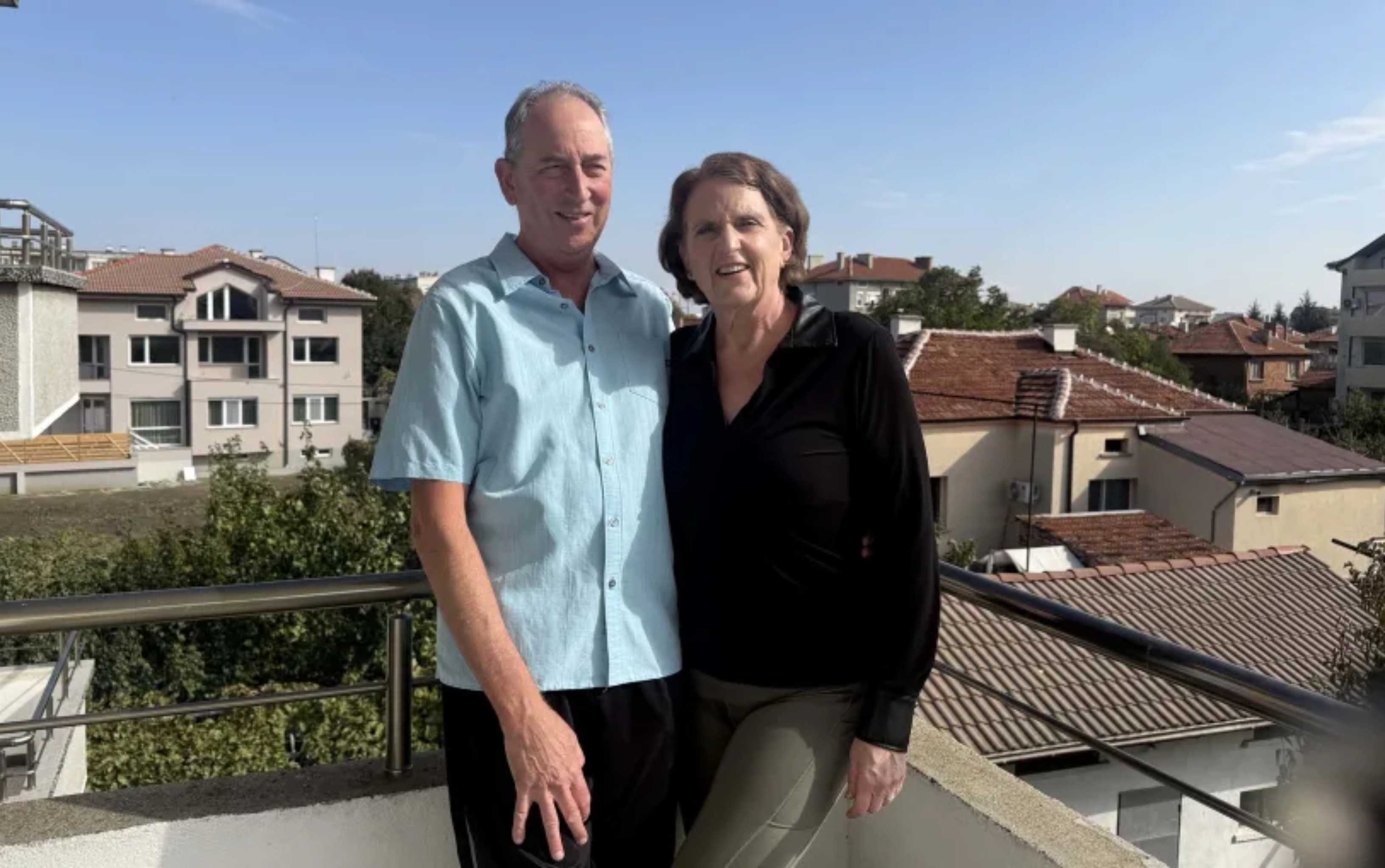 Motivul pentru care un cuplu de americani s-a mutat la doi pași de România: „Nu ne mai temem de împușcături”