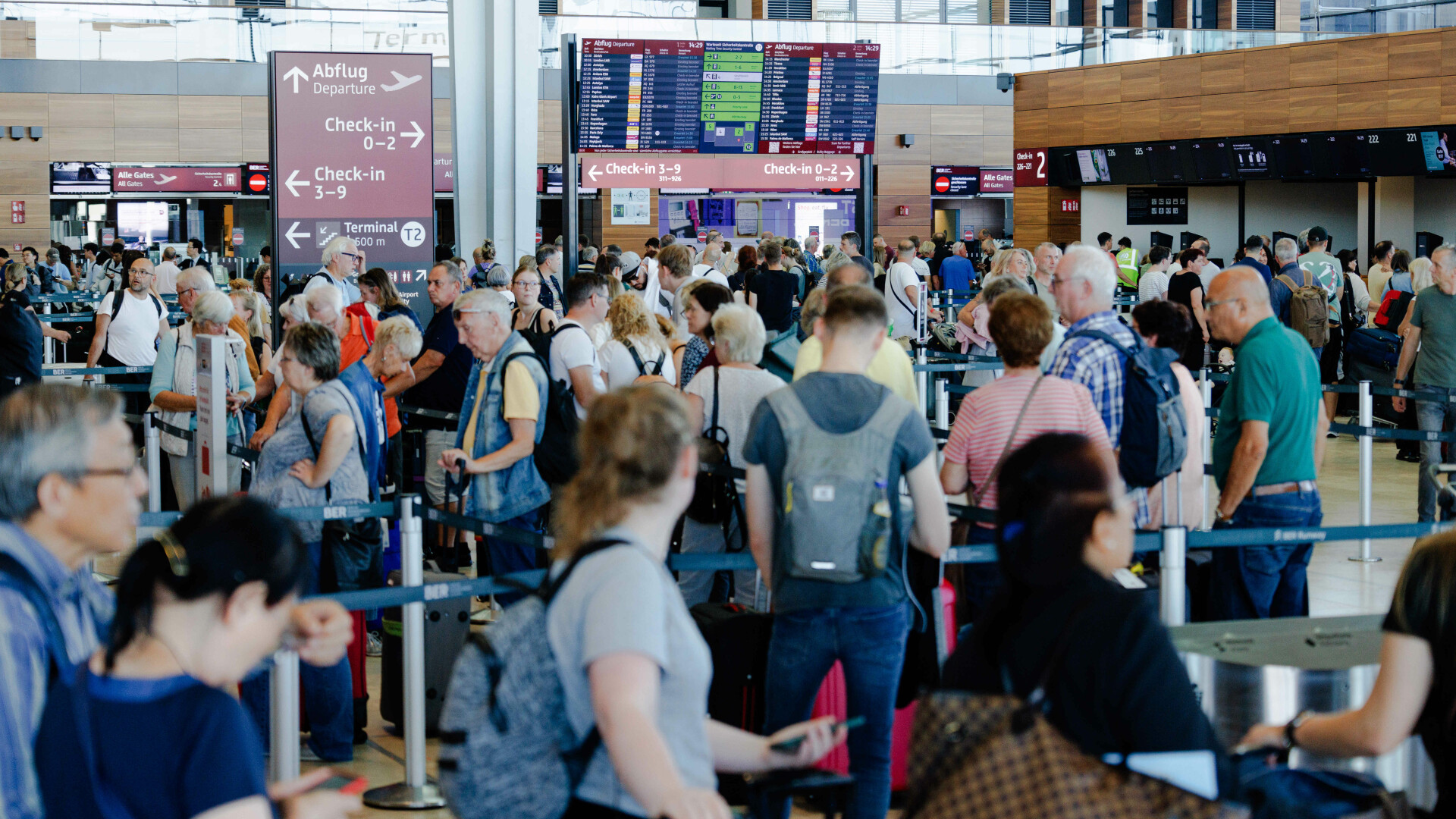 Alertă cu drone pe aeroportul din Berlin. Zborurile au fost suspendate timp de aproape două ore