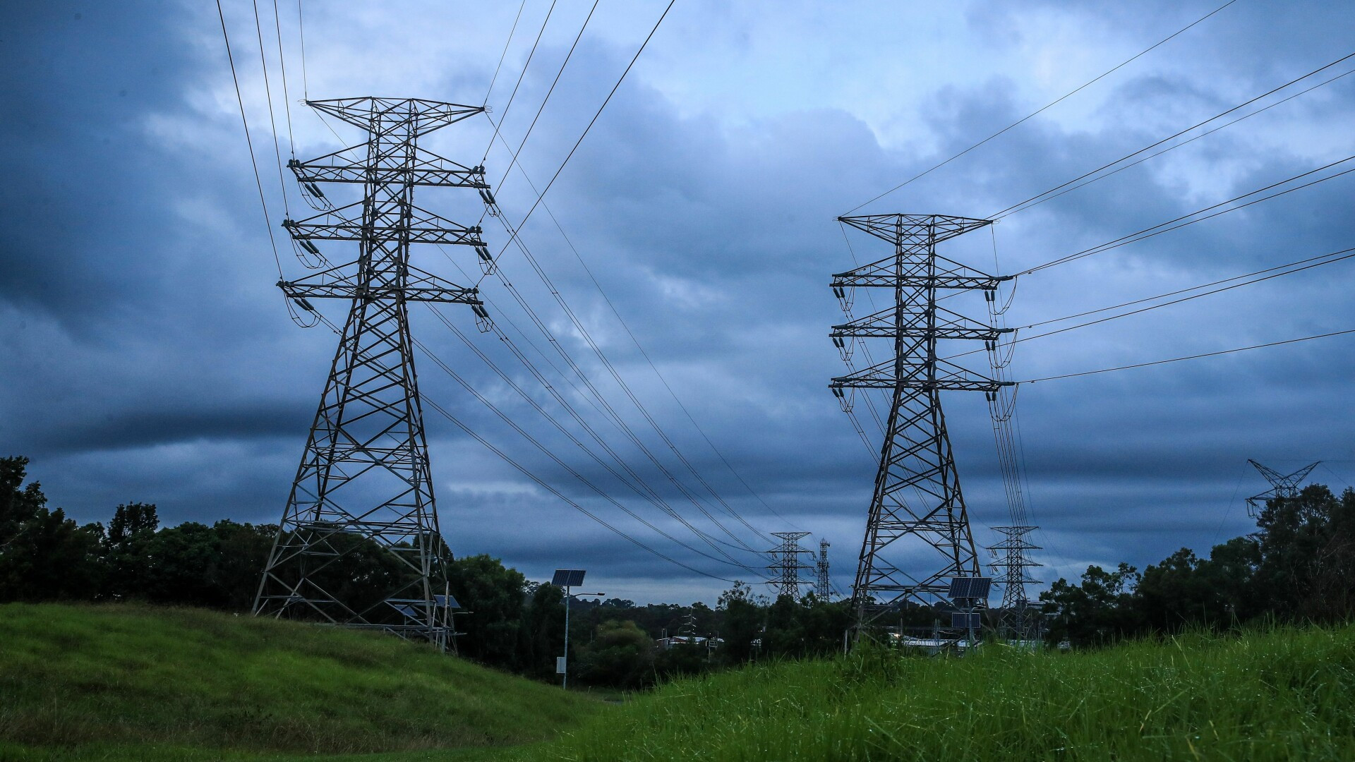 Prima ţară care consumă peste 10.000 de miliarde de kWh într-un an. Depășește cu mult SUA și Uniunea Europeană