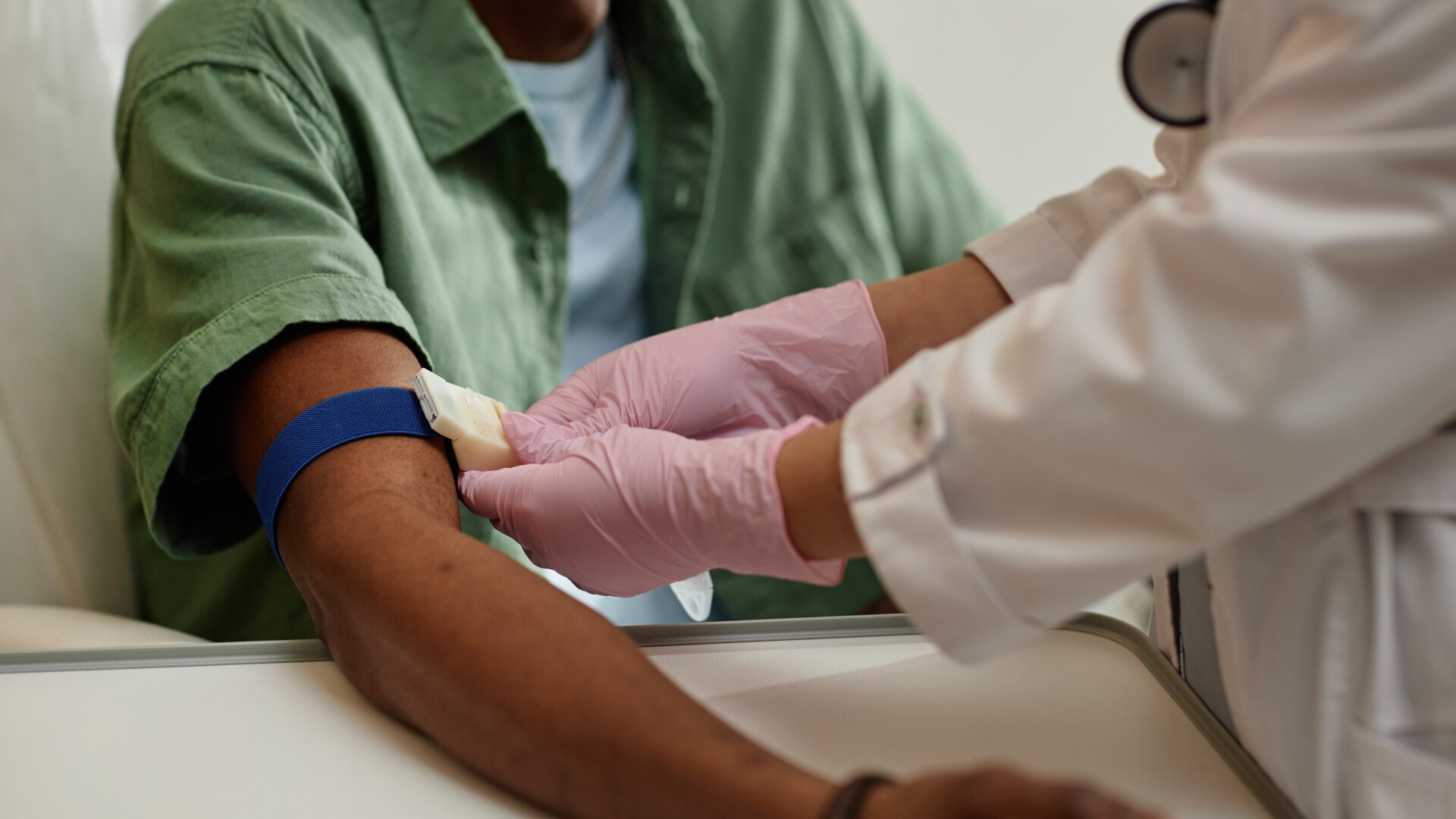 Cercetătorii au găsit o cale de a face cancerul să se autodistrugă. Tratamentul ar putea schimba medicina