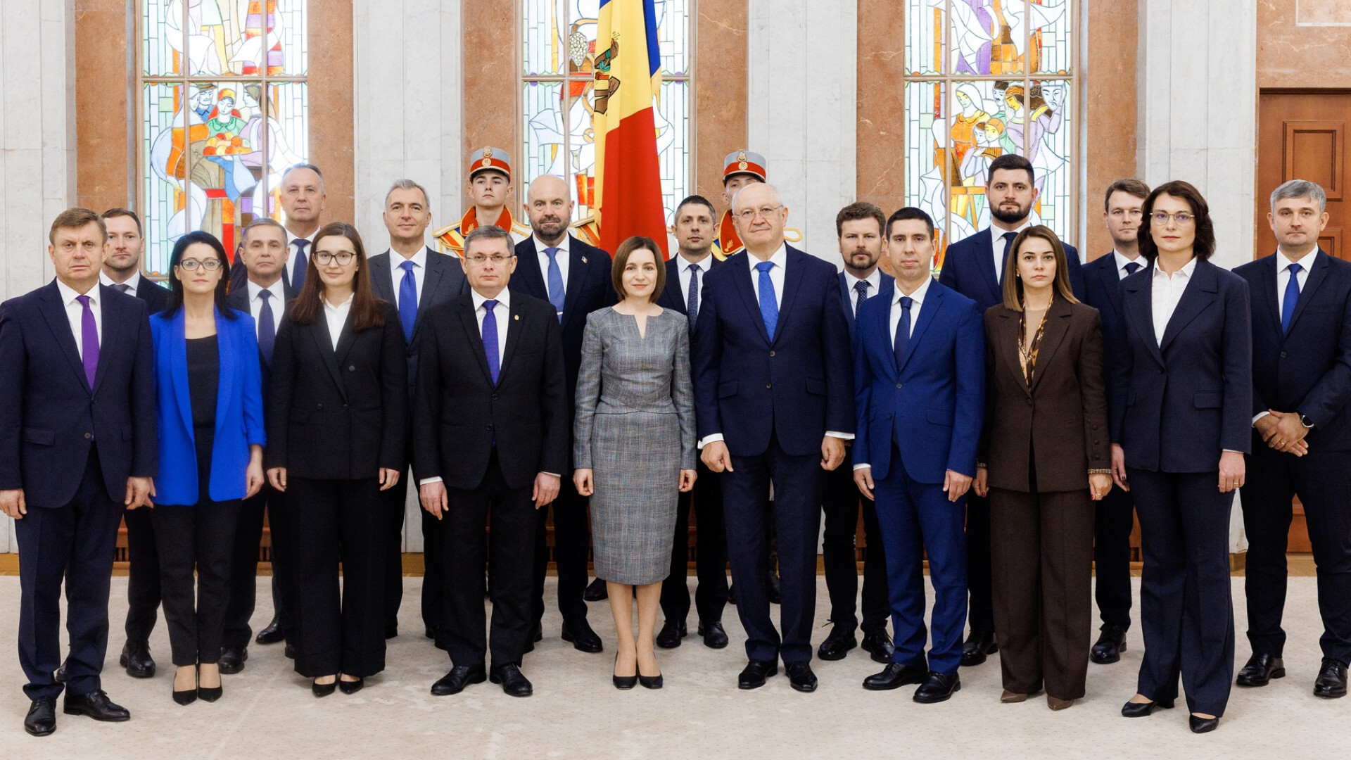 Noul Guvern al Republicii Moldova, condus de premierul Alexandru Munteanu, a depus jurământul în prezenţa Maiei Sandu