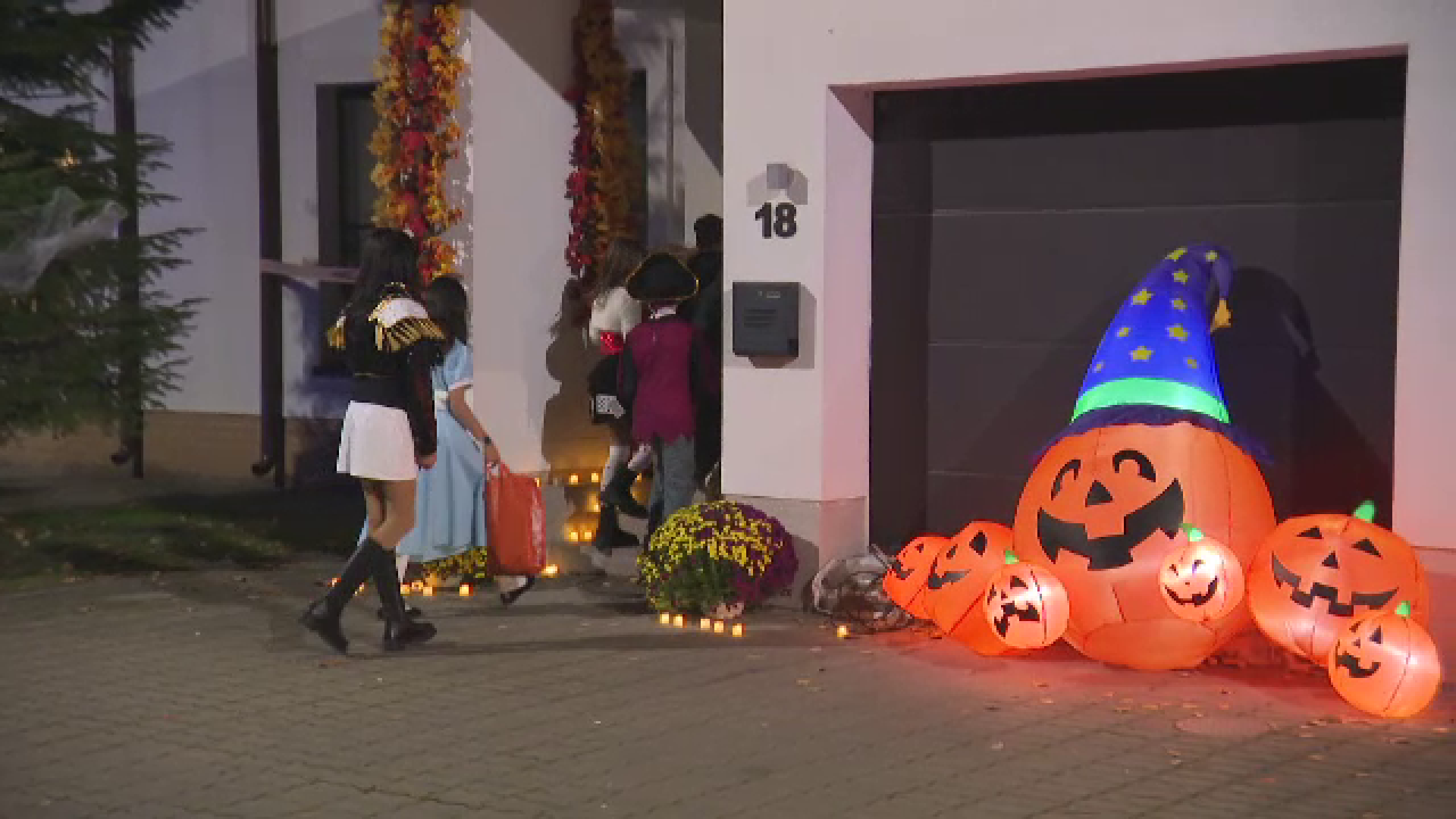 Copiii și adulții au sărbătorit Halloween-ul cu costume și decorațiuni spectaculoase. Petrecerile tematice au cuprins orașele