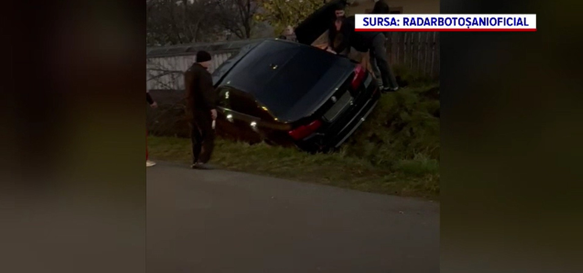 Un șofer din Botoșani s-a răsturnat cu mașina într-un șanț și a fugit. Polițiștii l-au găsit într-un bar. Ce a urmat