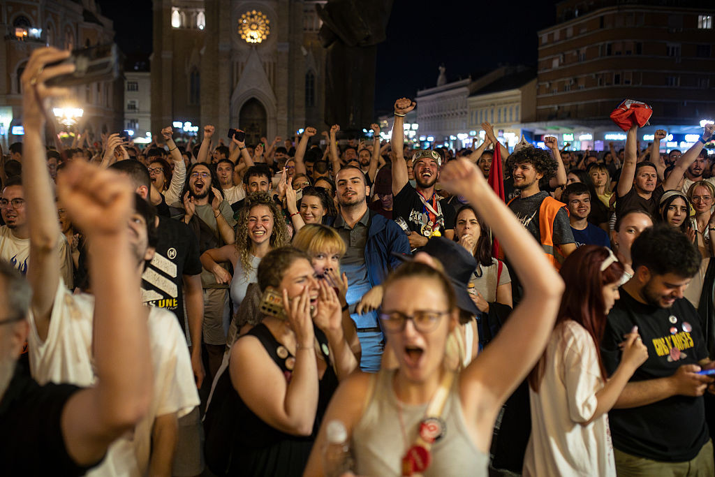 Liderul Serbiei, avertisment la adresa protestarailor săi. Miting pro-Vucic, organizat la un an după tragedia din Novi Sad