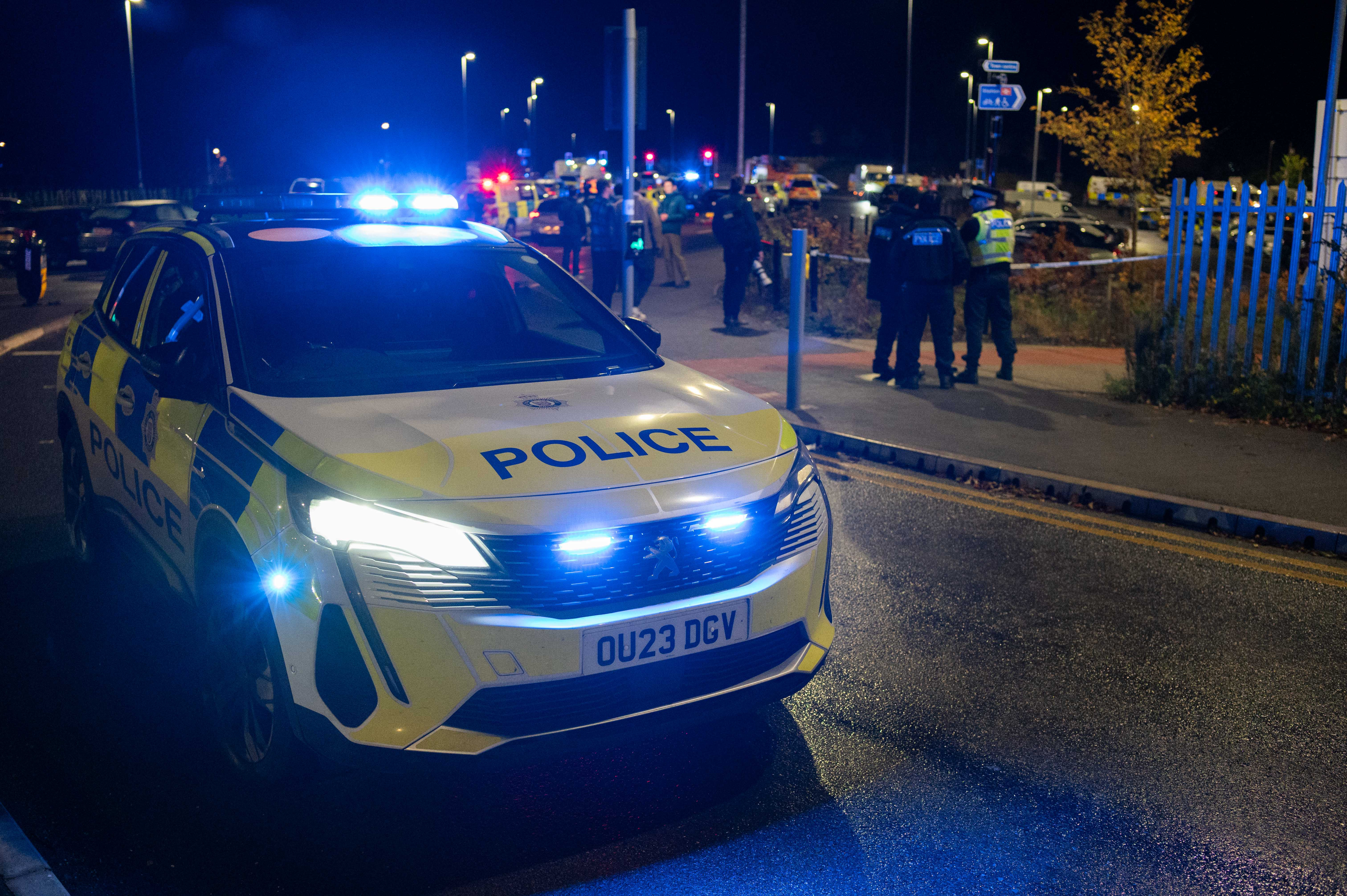 Eroul din trenul atacat în Londra. Un bătrân a parat cu capul loviturile de cuțit, un pasager se apăra cu o sticlă de whisky