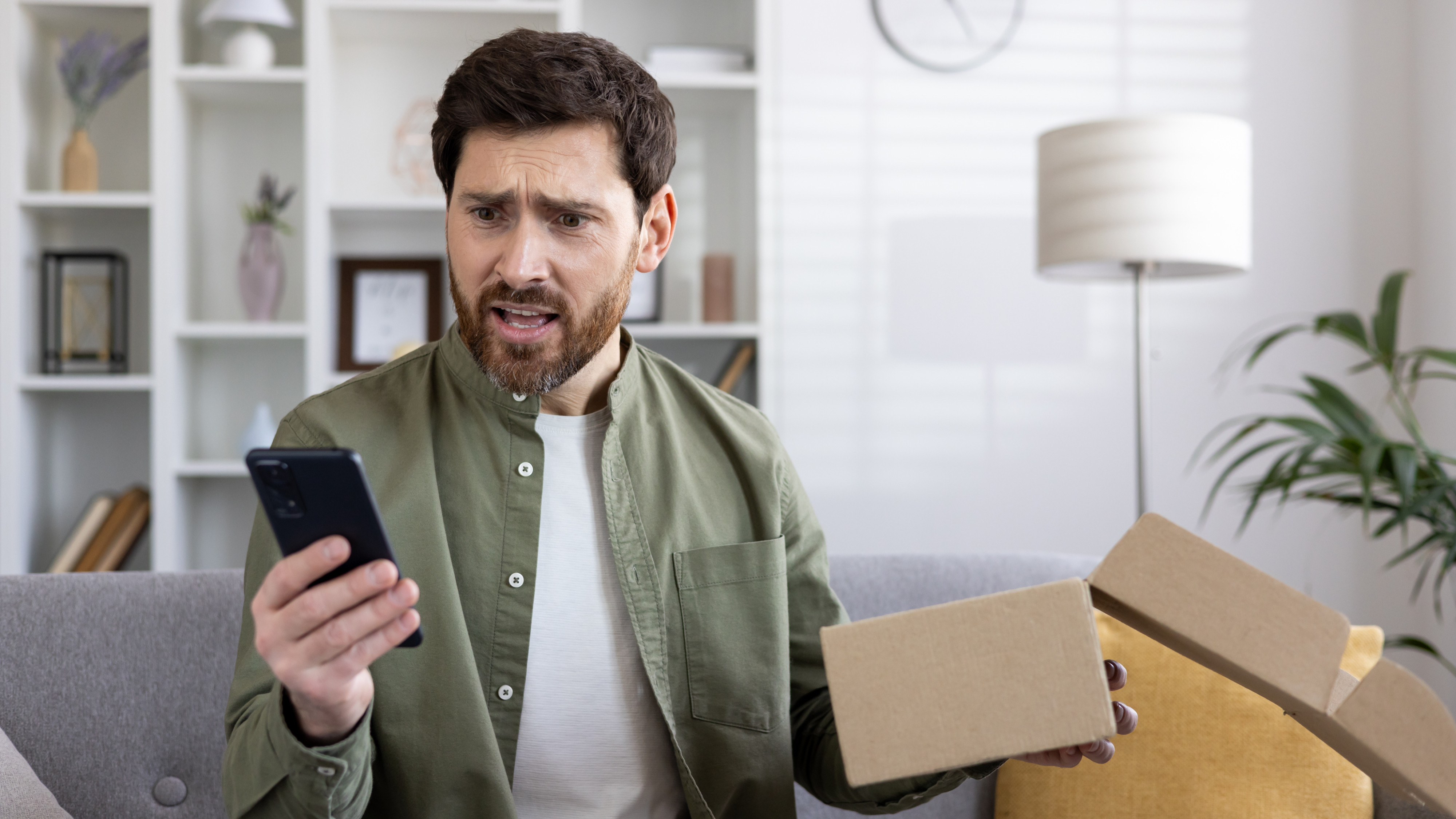 Obiceiuri simple care te ajută să economisești bani în 2026. Ce să schimbi în rutina ta pentru a strânge bani