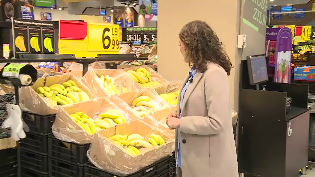 Bananele și avocado, vedetele toamnei. Românii cumpără mai puține fructe autohtone din cauza prețurilor