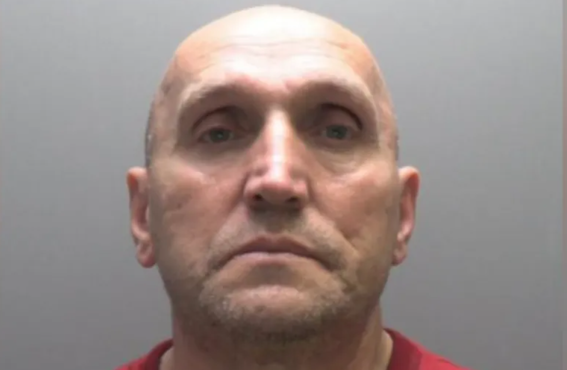 Cum a reușit un bărbat din UK să scape de închisoare, deși a furat sticle de vin scump, în valoare de peste 31.000 de lire