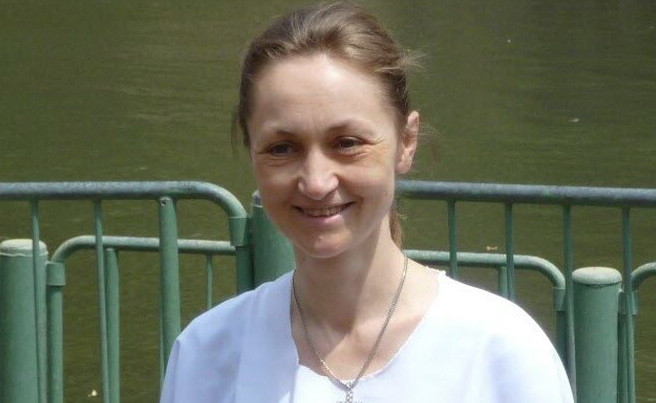 O doctoriță româncă, stabilită în Franța, a fost găsită carbonizată în casă. Fiul ei este căutat de poliție